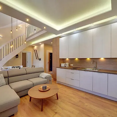 Viking Valley: Two-story Norwegian Retreat With Dual Balconies And Wellness Access Apartment *
